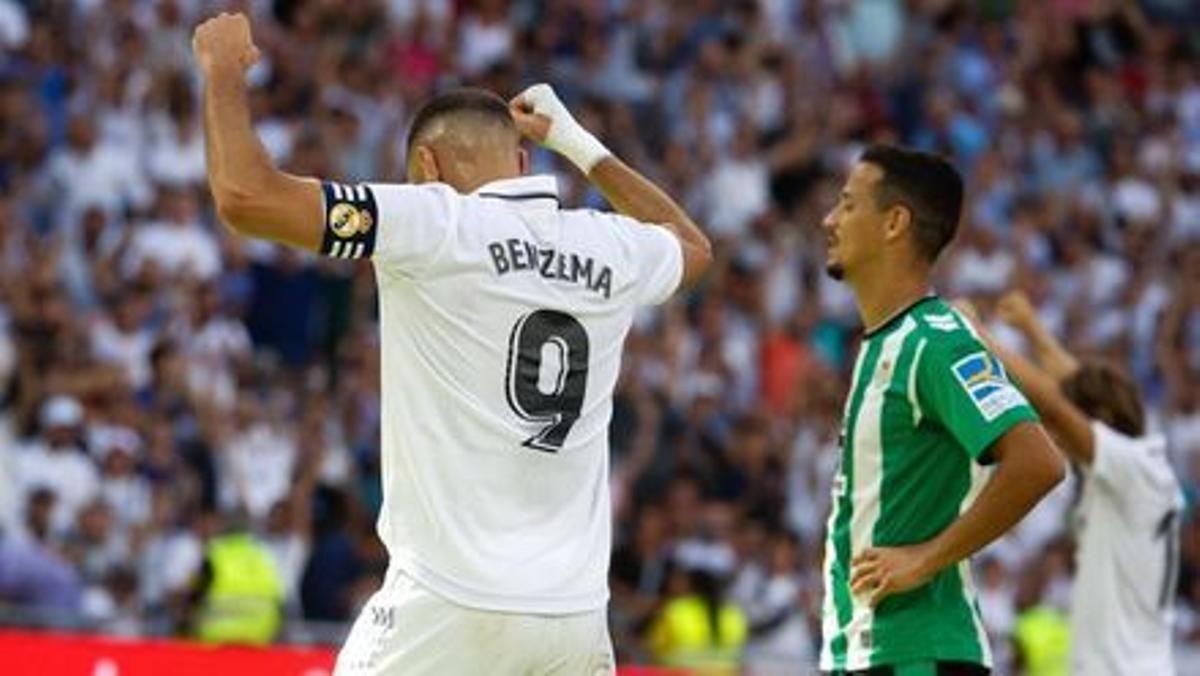 Karim Benzema (86 goles en 142 partidos) celebra uno de los tantos del Real Madrid al Betis.