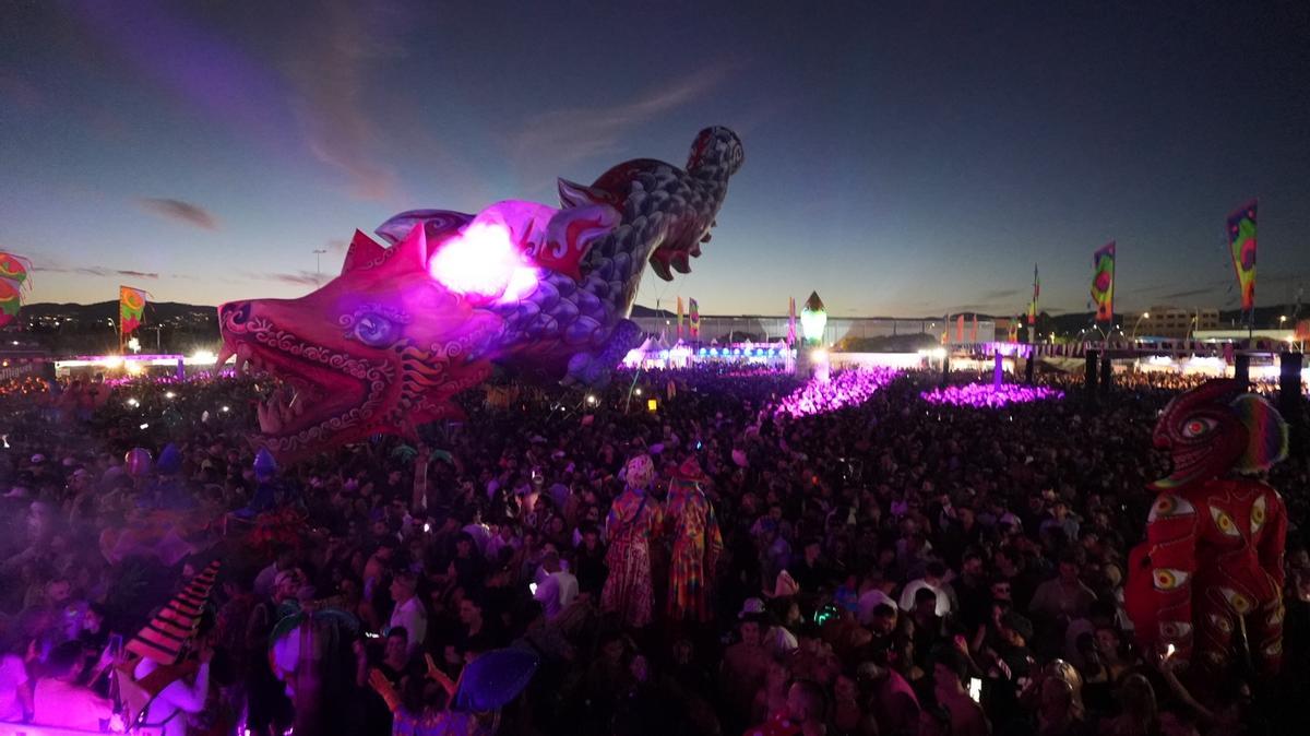 FOTOS | Elrow Mallorca XXL Winamax congrega a miles de personas en Son Fusteret