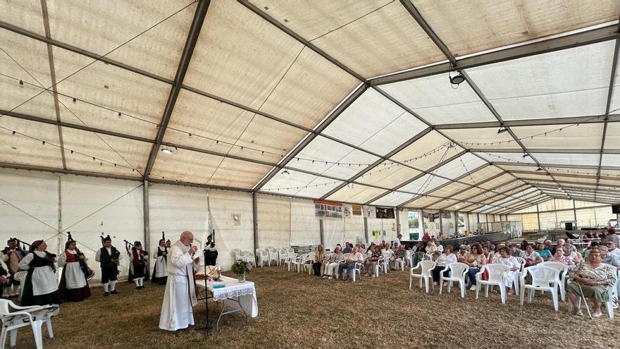 EN IMÁGENES: Misa en el prau de las fiestas de Argüelles (Siero)