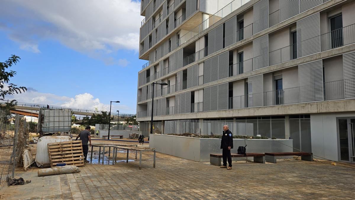 Edificio de la Evha en Sociópolis afectado por las inundaciones de la dana