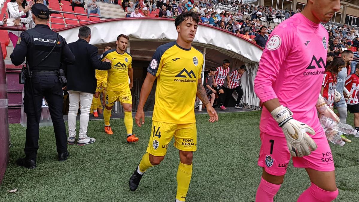 Los jugadores del Baleares, antes del arranque del encuentro.