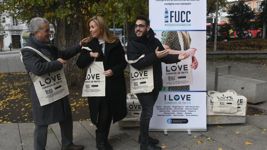 Bolsas de tela para los clientes en apoyo del comercio de barrio de A Coruña