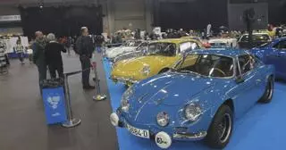 Pasarela de bellezas clásicas... y rodantes: del mítico Alpine al primer Mercedes Benz