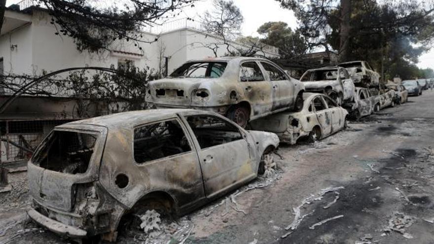 Los incendios de Grecia dejan 76 muertos confirmados en plena búsqueda de supervivientes