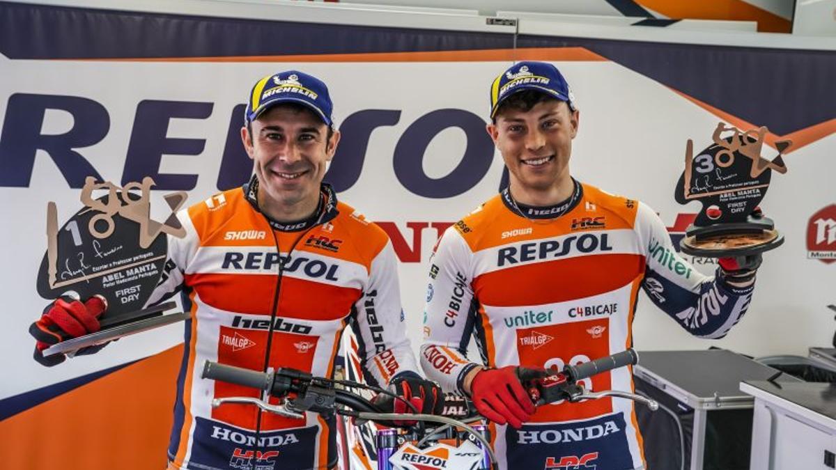 Toni Bou (esquerre) i el seu company de l'equip Repsol Honda Gabriel Marcelli