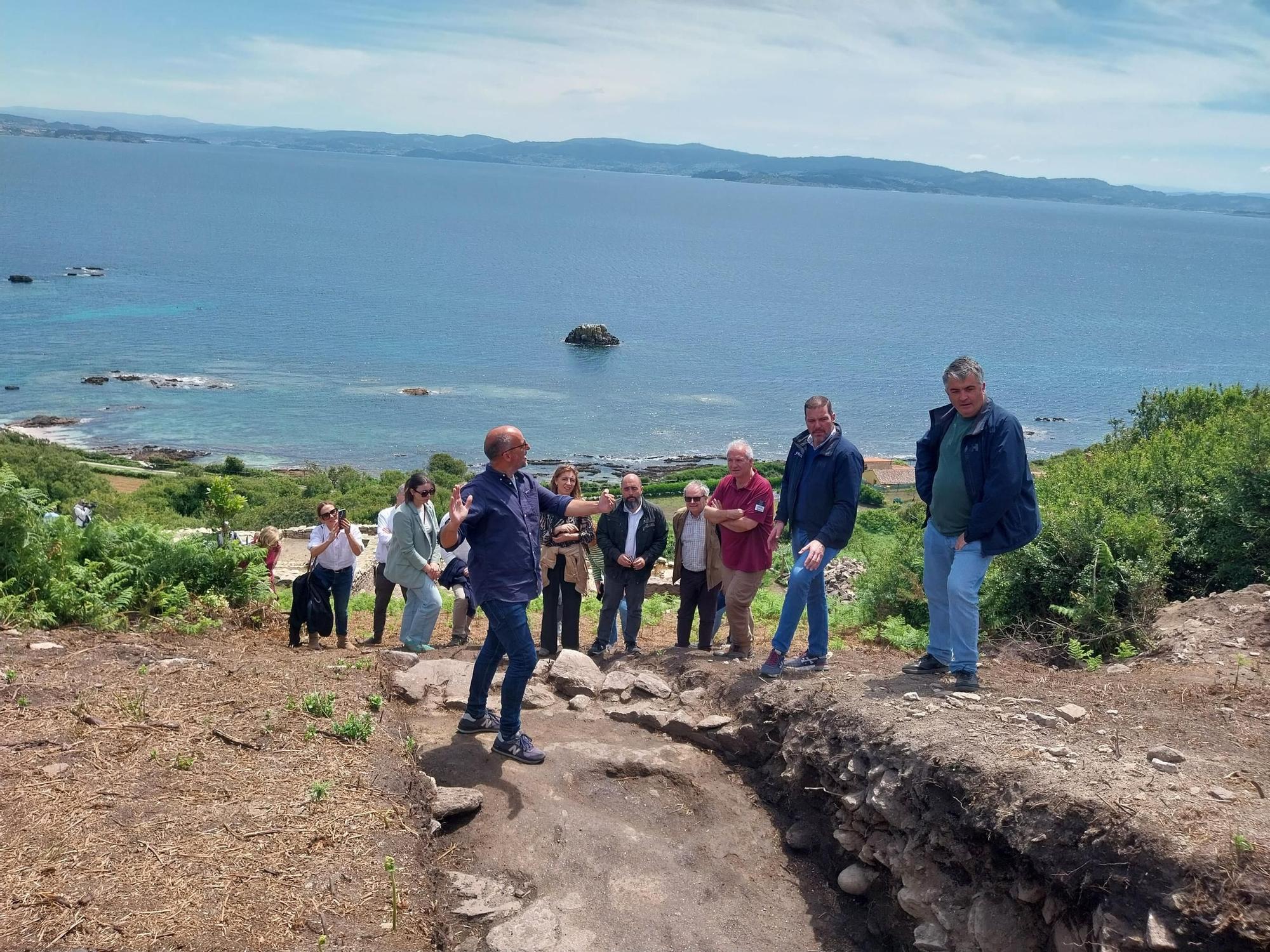 Visita a la isla de Ons: la antigua capilla de San Xaquín y el yacimiento de Castelo dos Mouros