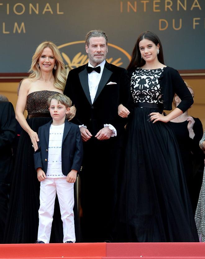 Kelly Preston y John Travolta, en la foto de familia en el Festival de Cannes