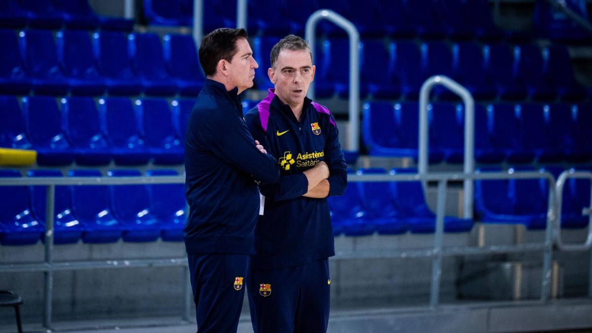 Xavi Pascual, junto a Òscar Orellana en un entrenamiento del Barça