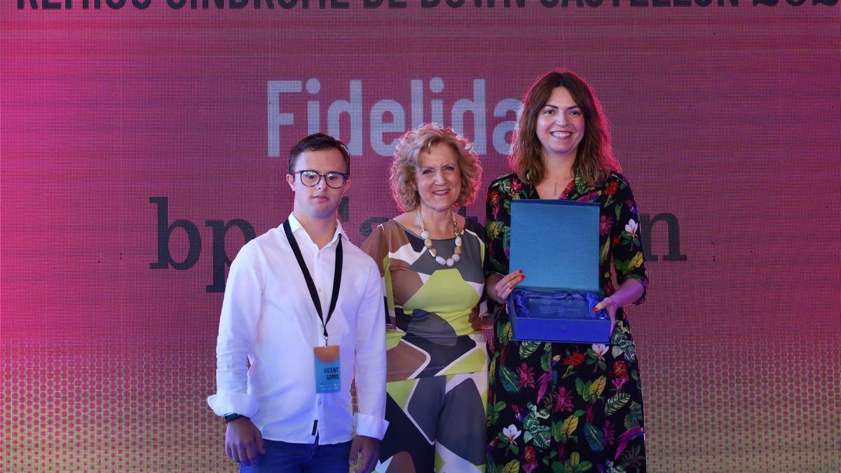 Categoría Fidelidad: Eva Andrés, de bp, con R. Prades y V. Gomis.