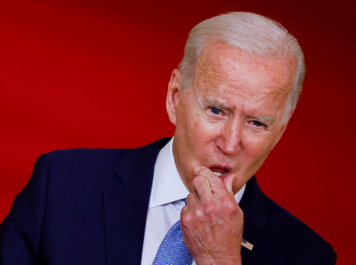 Biden obliga els funcionaris i pressiona les empreses a vacunar-se