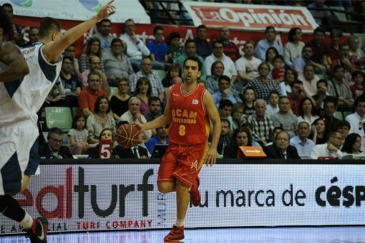 Partido entre el UCAM Baloncesto y el Manresa