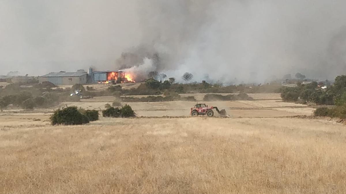 Una nave arde en Ferreruela.