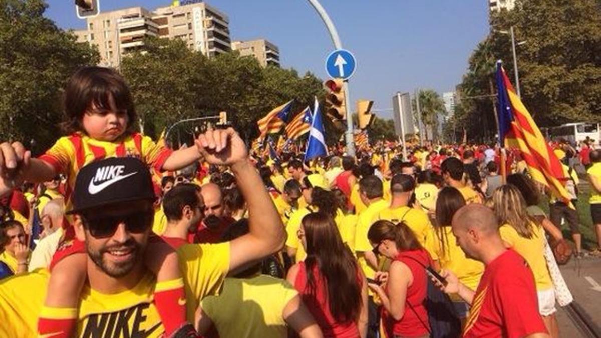 Piqué disfrutó en las calles de Barcelona