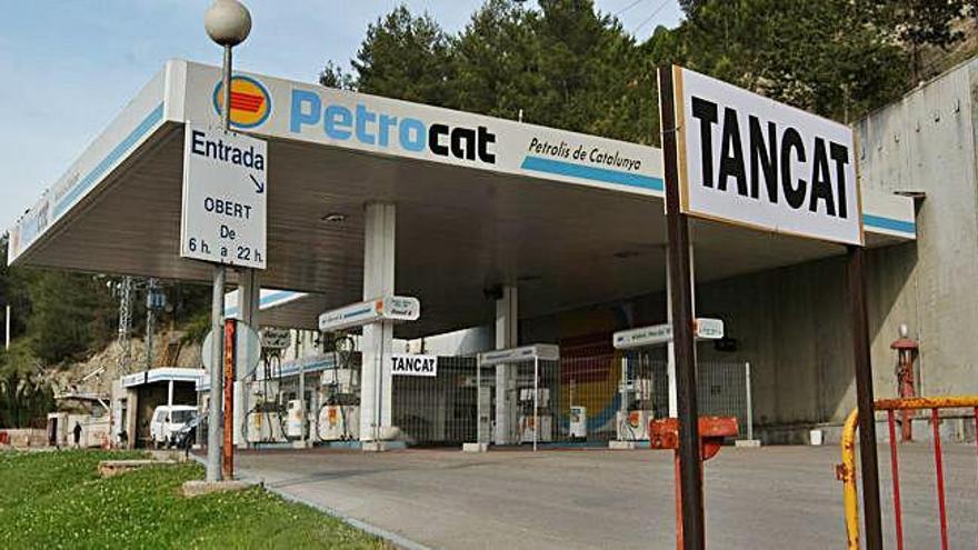 L&#039;antiga gasolinera que hi havia a l&#039;entrada del poble, que va tancar el 2006 i es va enderrocar el 2008