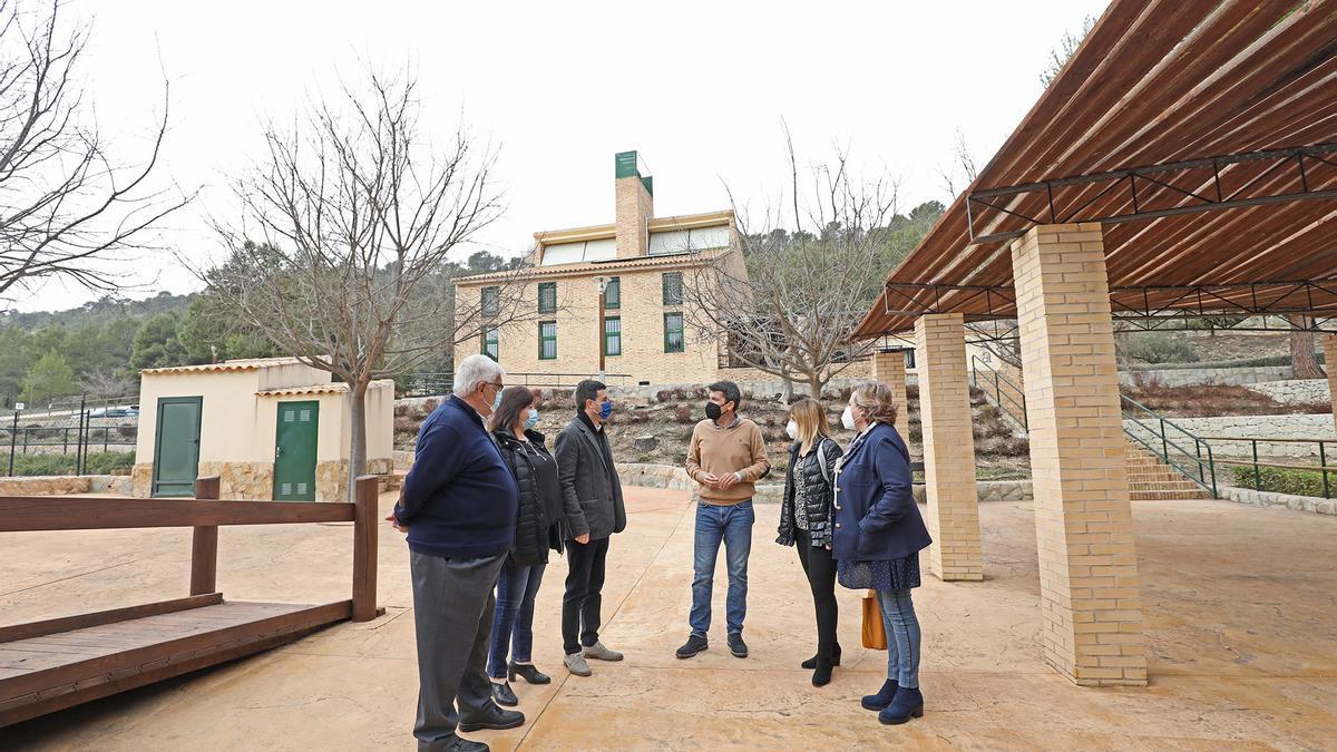 La visita de Carlos Mazón al Espacio Natural Adaptado de L’Avaiol de Petrer que ha generado la polémica.