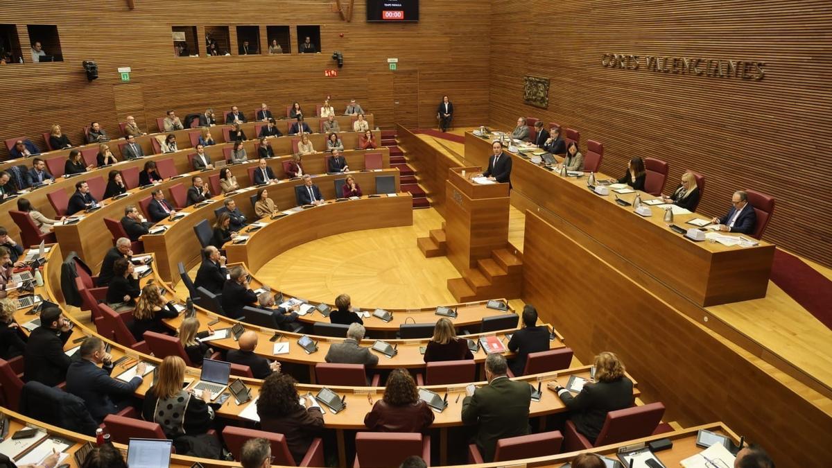 Imagen del pleno de investidura se celebra en les Corts Valencianes.