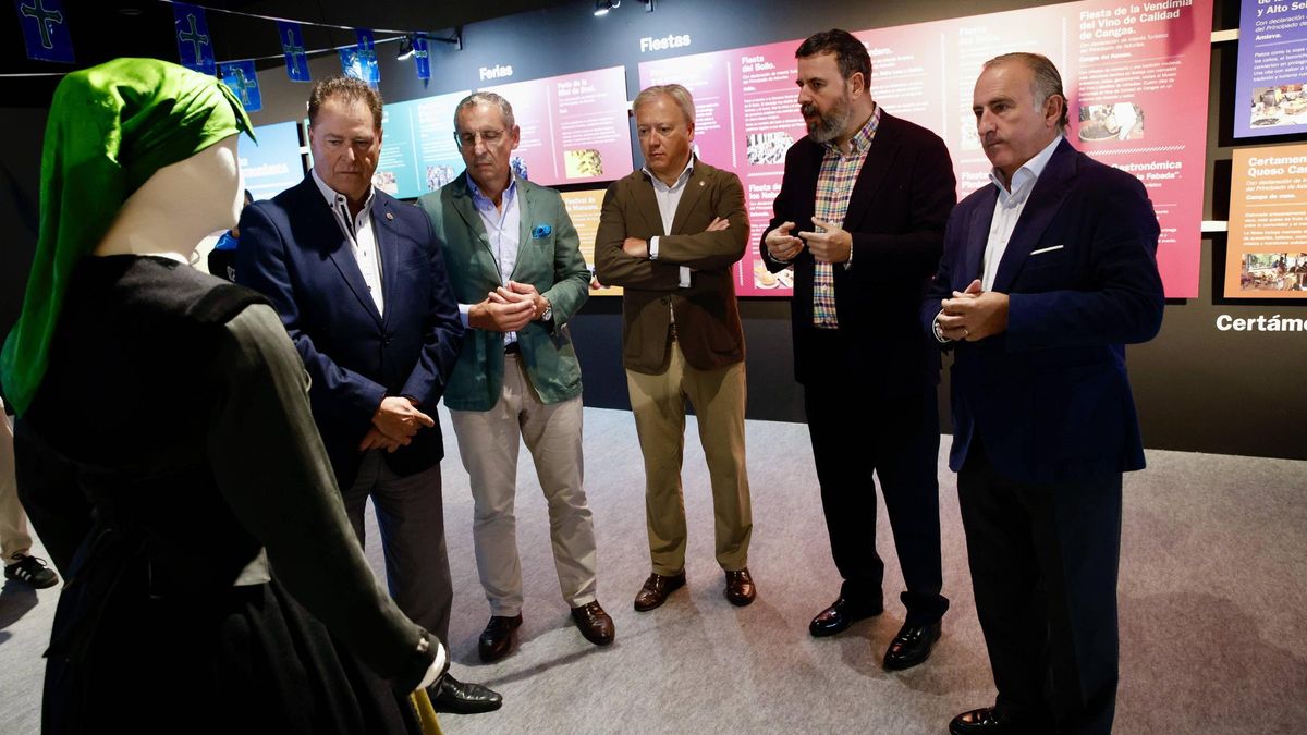 El Sabadell centra su pabellón de la Feria de Muestras de Asturias A en la folixa, "la cultura más arraigada" (en imágenes)