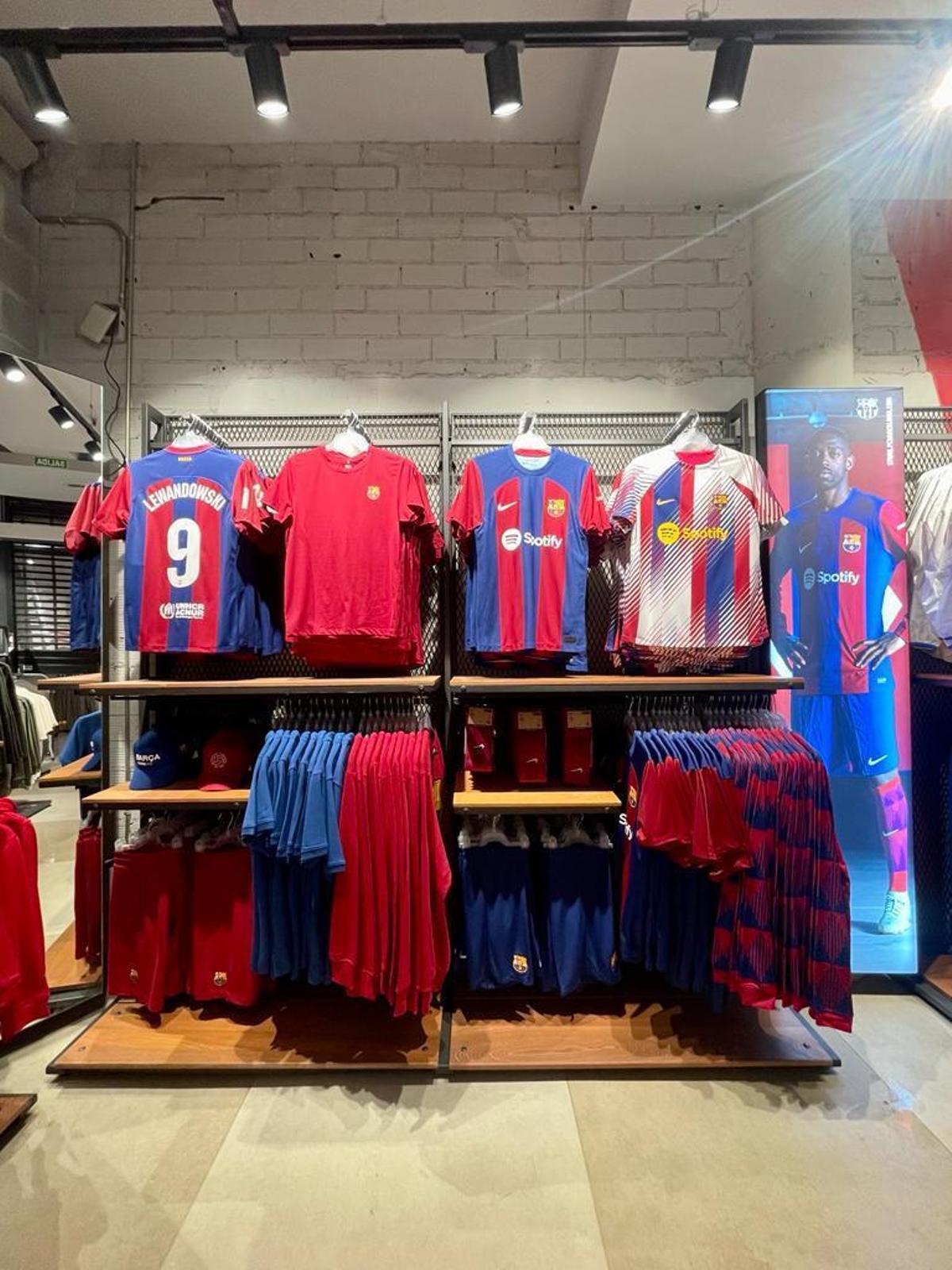 ¡Así luce la rompedora nueva camiseta blanca del Barça!