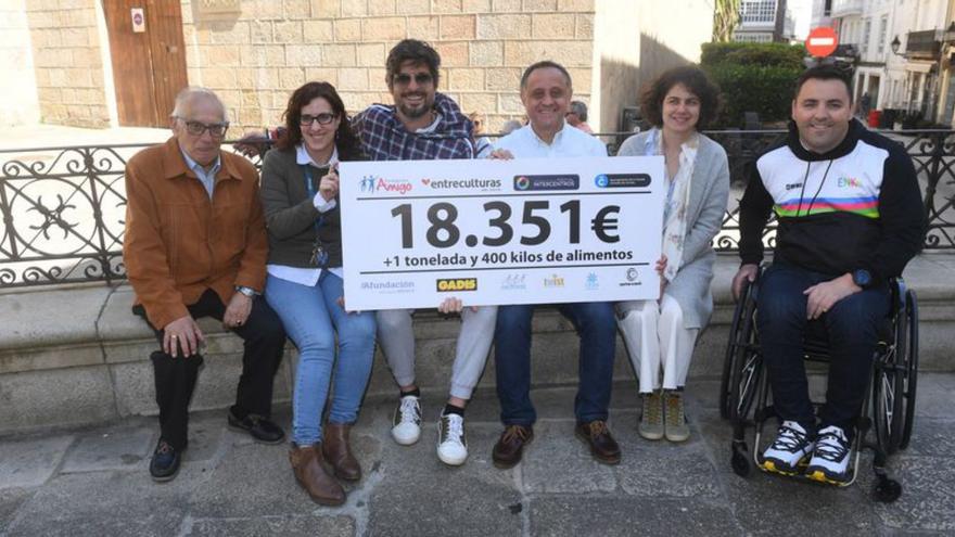 El Festival Intercentros recauda con su espectáculo 18.351 euros y 1.400 kilos de alimentos