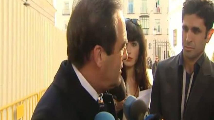 Bono insta a resolver los problemas del PSOE con &quot;inteligencia&quot;