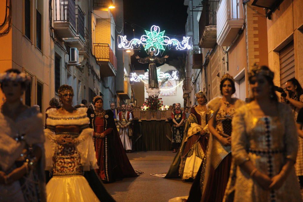 Procesión y embajada en Crevillent