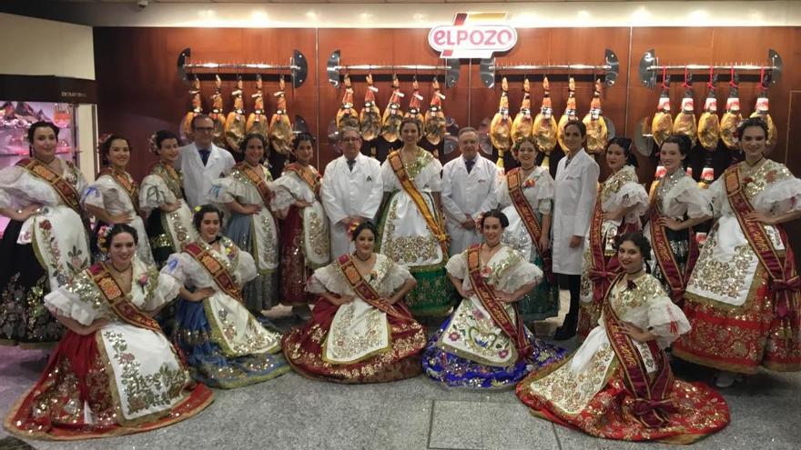 La Reina de la Huerta y su corte de damas visitan las instalaciones de ElPozo