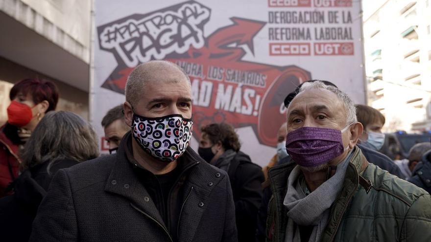 CCOO y UGT protestan ante la patronal contra el bloqueo de las subidas salariales