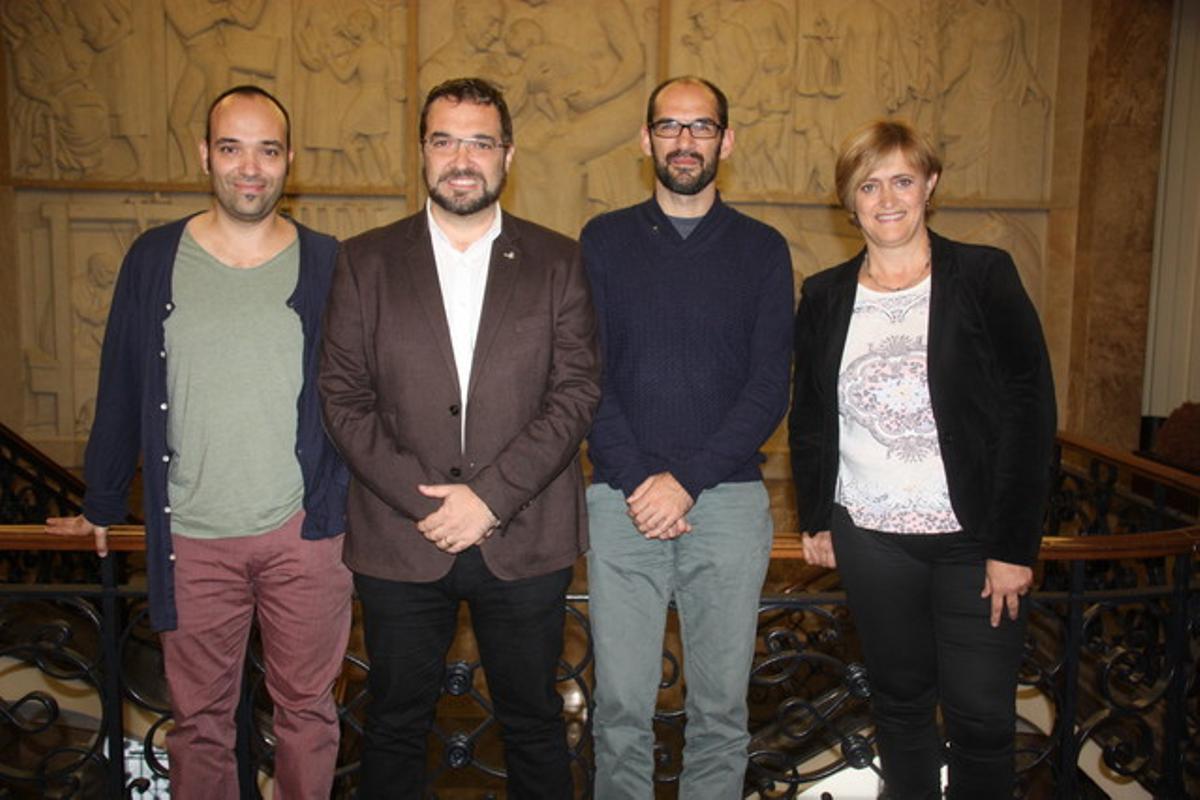 El portavoz de UpC, Joan Berlanga, el alcalde de Sabadell, el republicano Juli Fernàndez, el portavoz de La Crida, Maties Serracant y la de Guanyem Sabadell, Marisol Martínez El portavoz de UpC, Joan Berlanga, el alcalde de Sabadell, el republicano Juli Fernàndez, el portavoz de La Crida, Maties Serracant y la de Guanyem Sabadell, Marisol Martínez