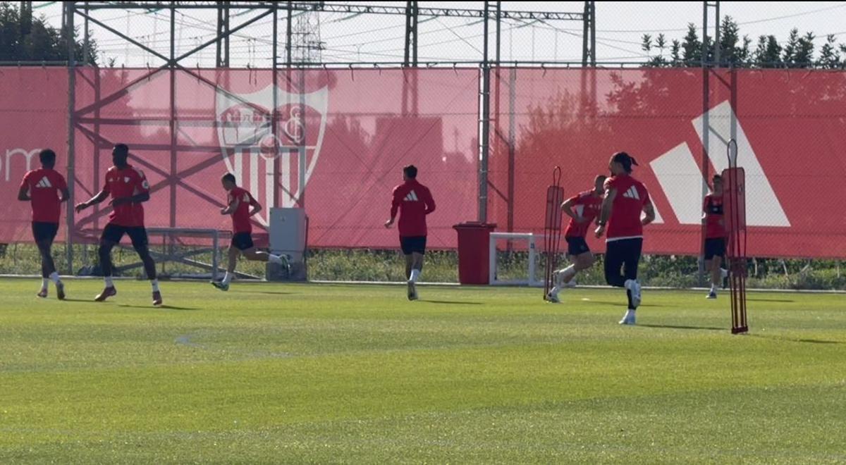 Entrenamiento del Sevilla FC este miércoles en la CD José Ramón Cisneros Palacios