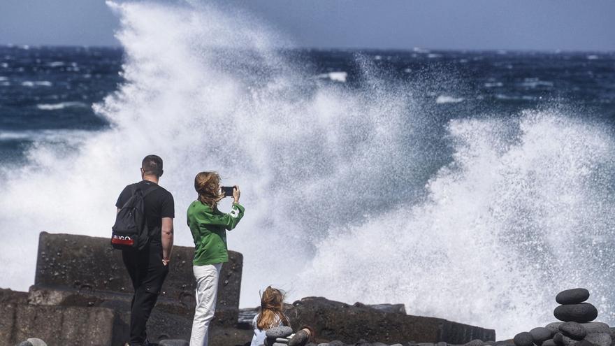 Rachas de viento en el Puerto de la Cruz por la borrasca Nuria