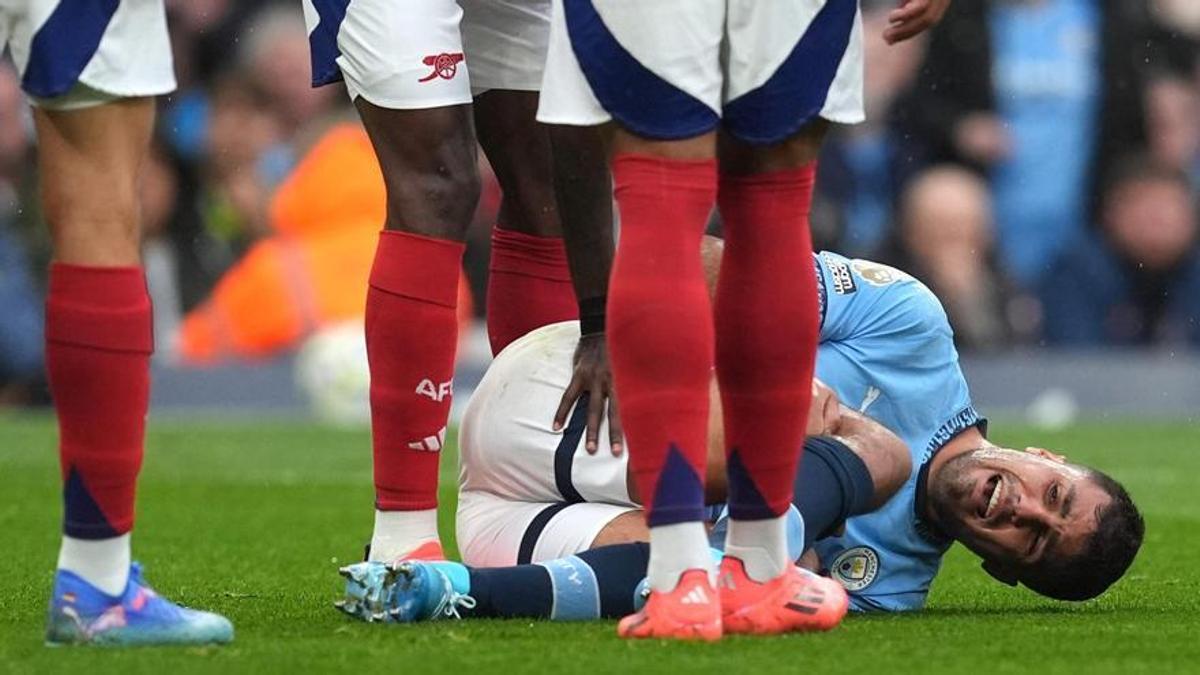 Rodri se duele de la lesión en la rodilla durante el City-Arsenal.