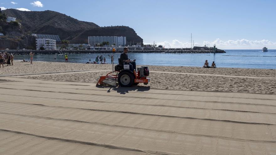 Mogán incorpora una novedosa máquina para la limpieza y desinfección de sus playas