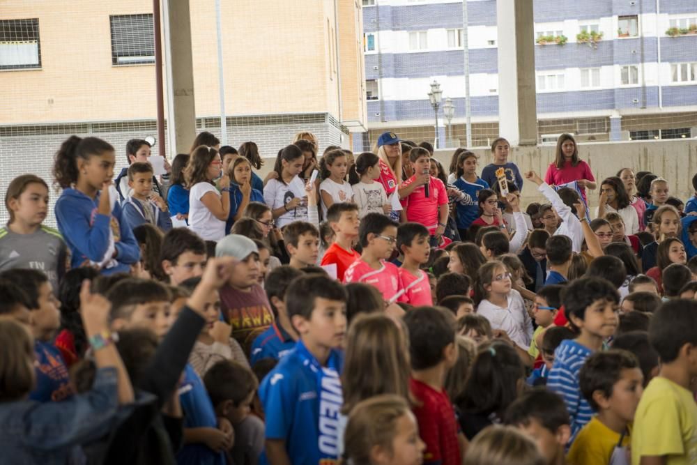 Los jugadores del Real Oviedo, Esteban y Diegui, visitan el colegio de La Corredoria 2