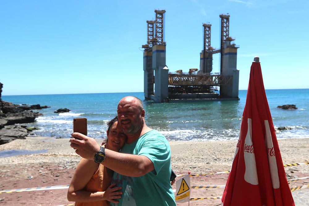 La compañía Ferrovial ya ha presentado el plan de rescate del dique flotante encallado en Benalmádena