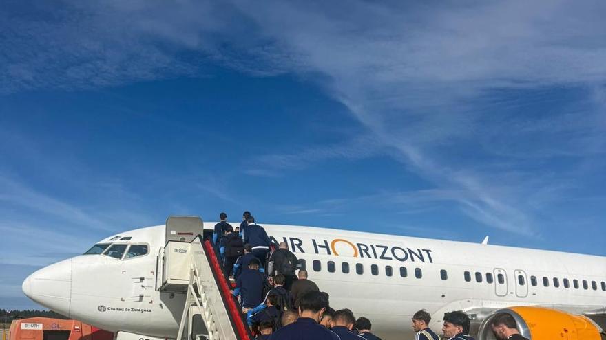El problema del Real Oviedo con el avión: la expedición vuela a Almería con casi cinco horas de retraso