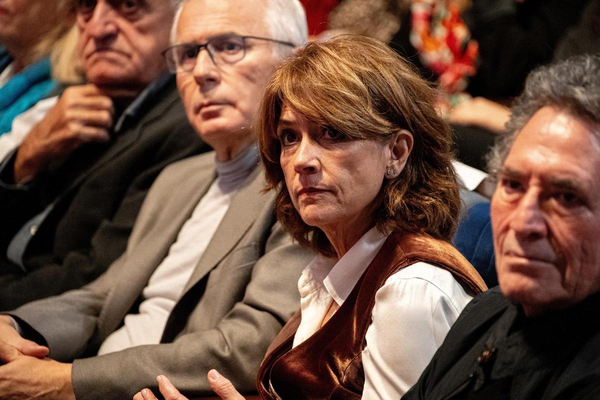 La fiscal de memoria democrática y derechos humanos Dolores Delgado, durante la entrega de los premios Lola González Rico Compromiso y Memoria 2025, a 17 de noviembre de 2025, en Madrid (España). Los premios Lola González Rico Compromiso y Memoria 2025 re