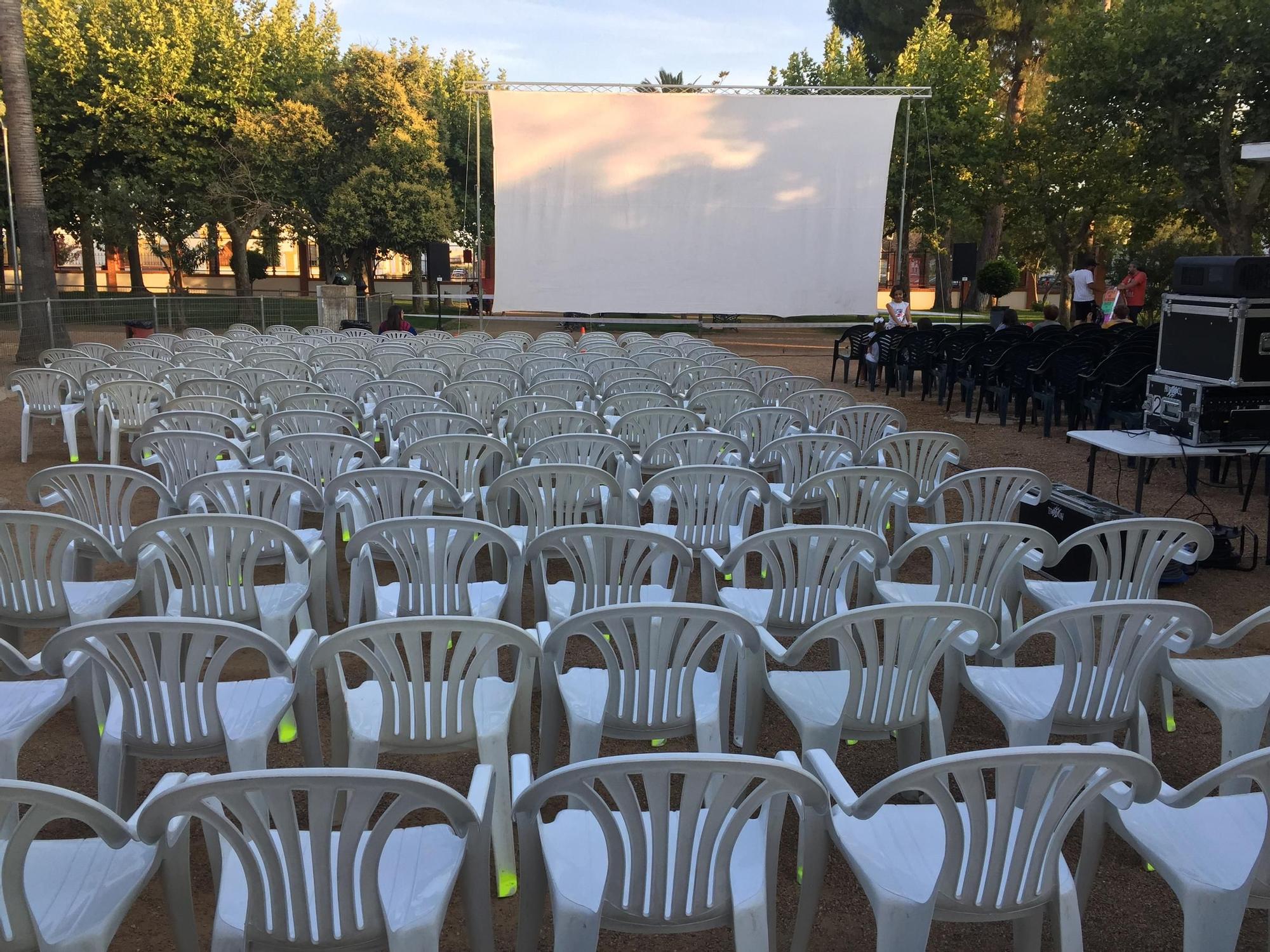 Parque municipal en el cine de verano