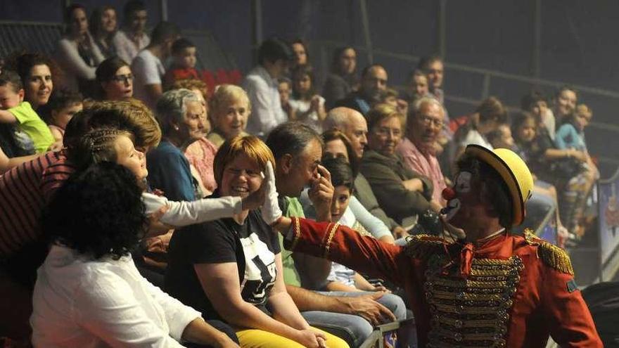 Circo de Portugal ofreció anoche una única función en Silleda. // Bernabé/Javier Lalín