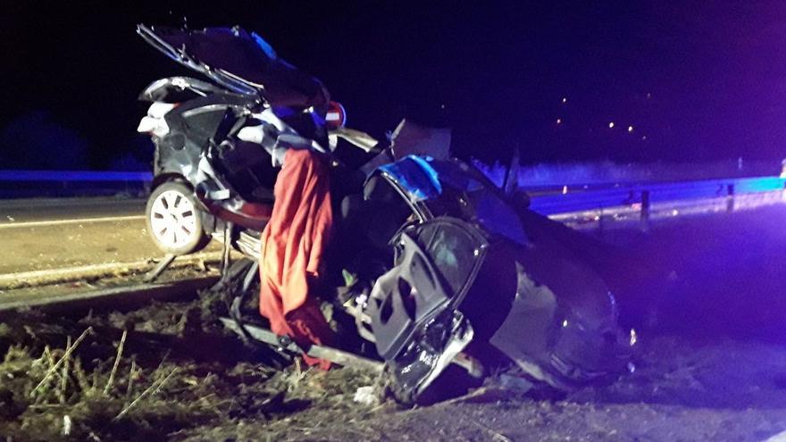 Mueren dos jóvenes tras un accidente con un jabalí