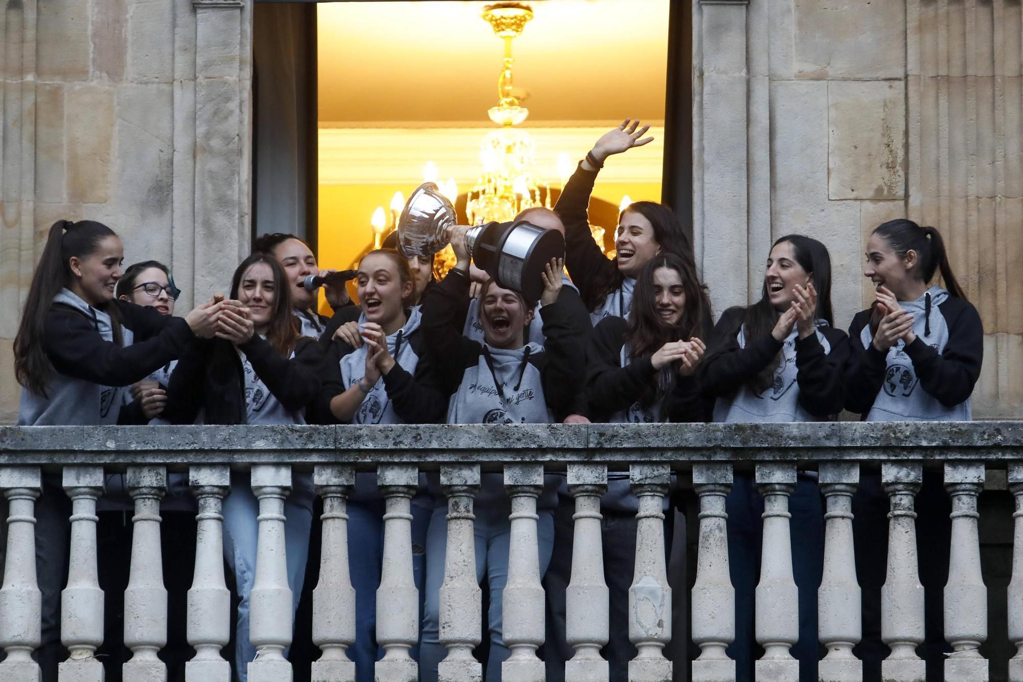 La recepción en el Ayuntamiento a las jugadoras del Telecable Gijón, en imágenes