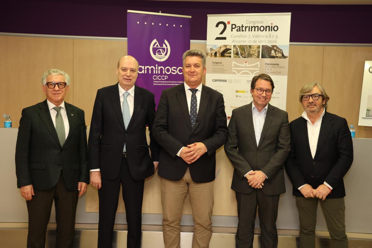 De izquierda a derecha, Javier Machí, Ricardo Martín de Bustamante, Vicente Martínez Mus, Juan Giner y Javier Sendra.