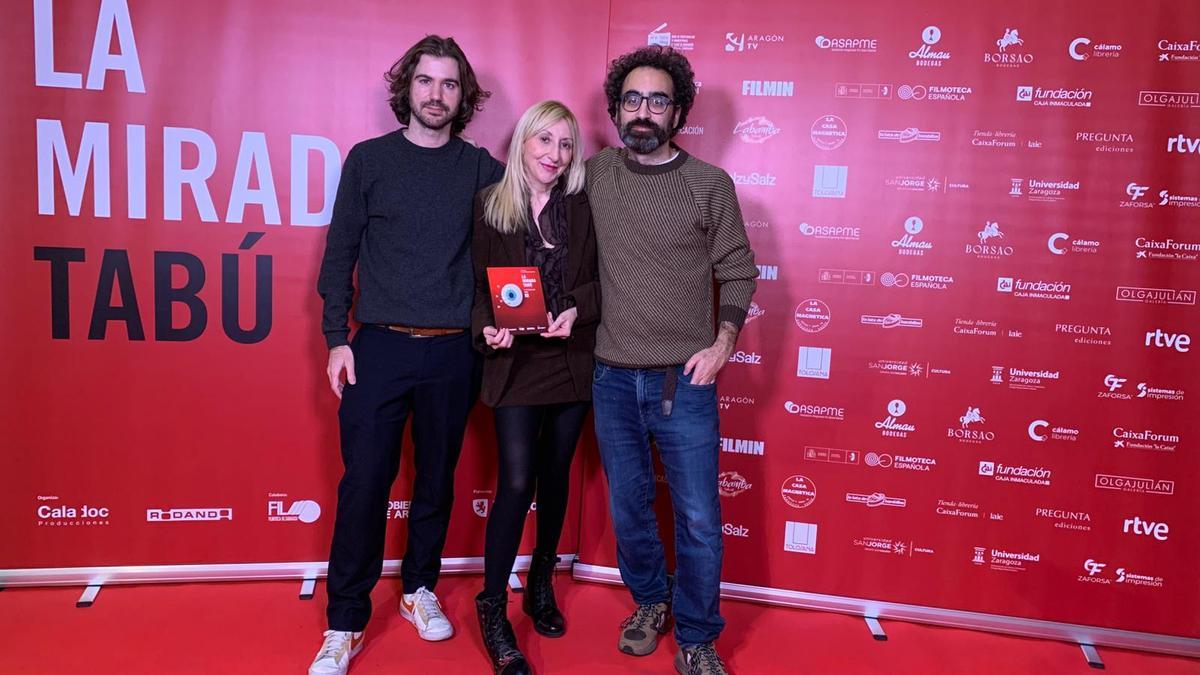 Alberto Sedano, Vicky Calavia y Luis Parés, este martes, en La mirada tabú en Zaragoza.
