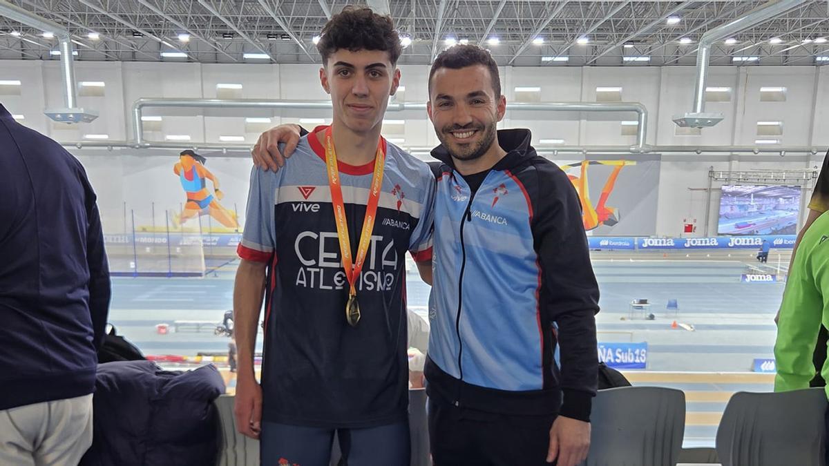 Xeol Franco, con su medalla, y Manu Ageitos, en Antequera