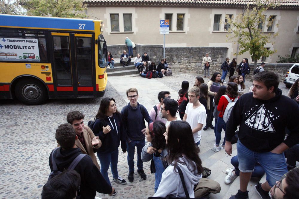 Piquets impedeixen l'accés dels alumnes a la UdG