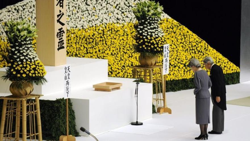 Japón recuerda a las víctimas del terremoto en el aniversario de la II Guerra Mundial