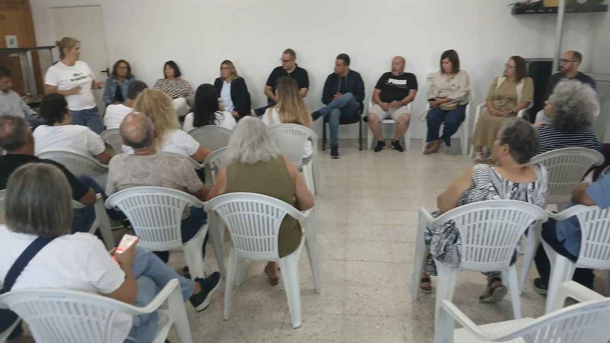Reunión de esta noche de lunes entre el gobierno y vecinos de Aguatona, que no se oponen al centro, pero no en su barrio. ANIMALES NO JPG
