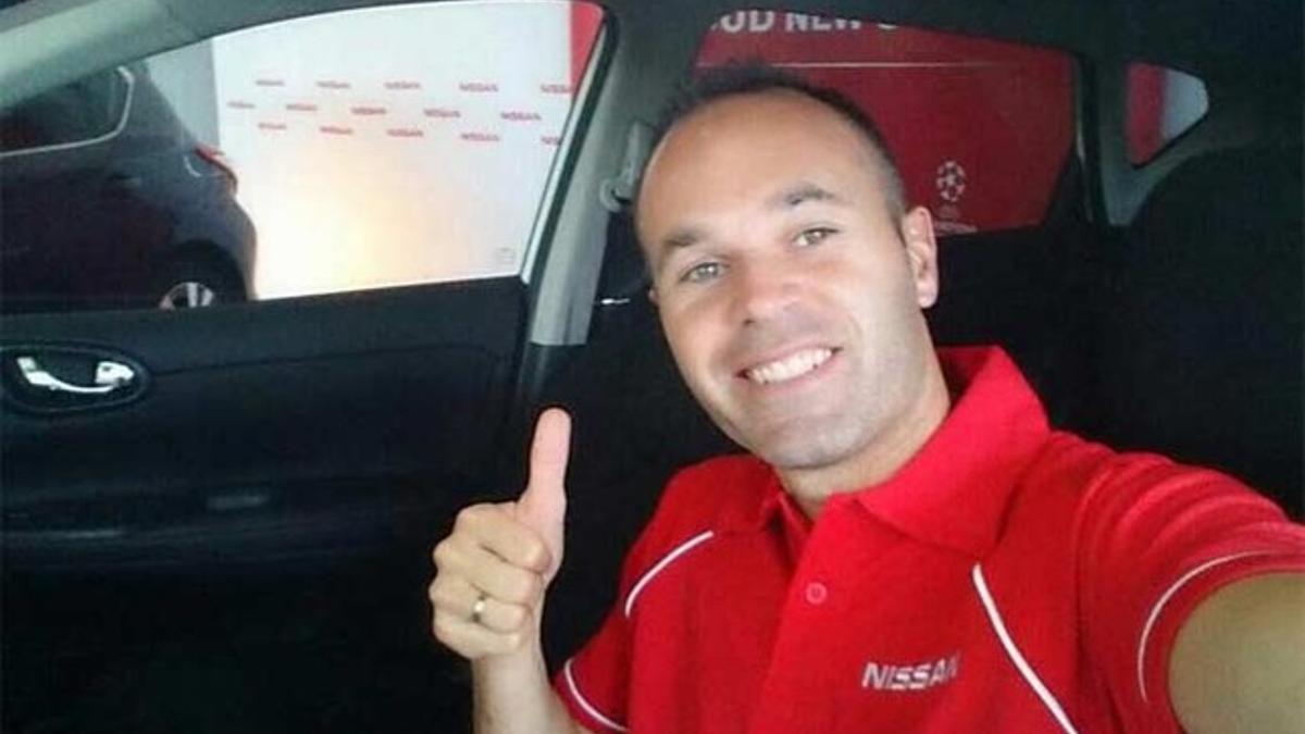 Andrés iniesta, a los mandos de su nuevo coche