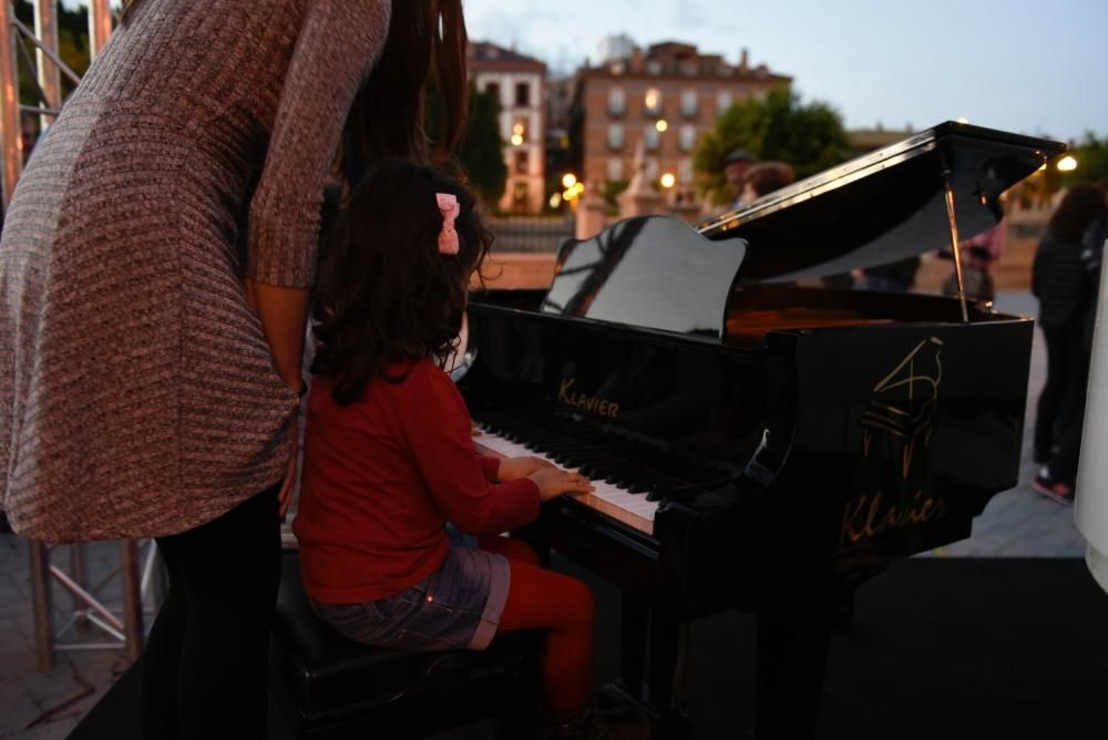 'Pianos en la calle' Paseo Escultor González Moreno