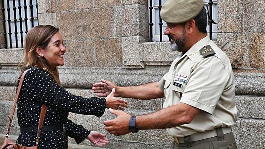 Rey y Sánchez, ayer, frente al palacio de Capitanía.