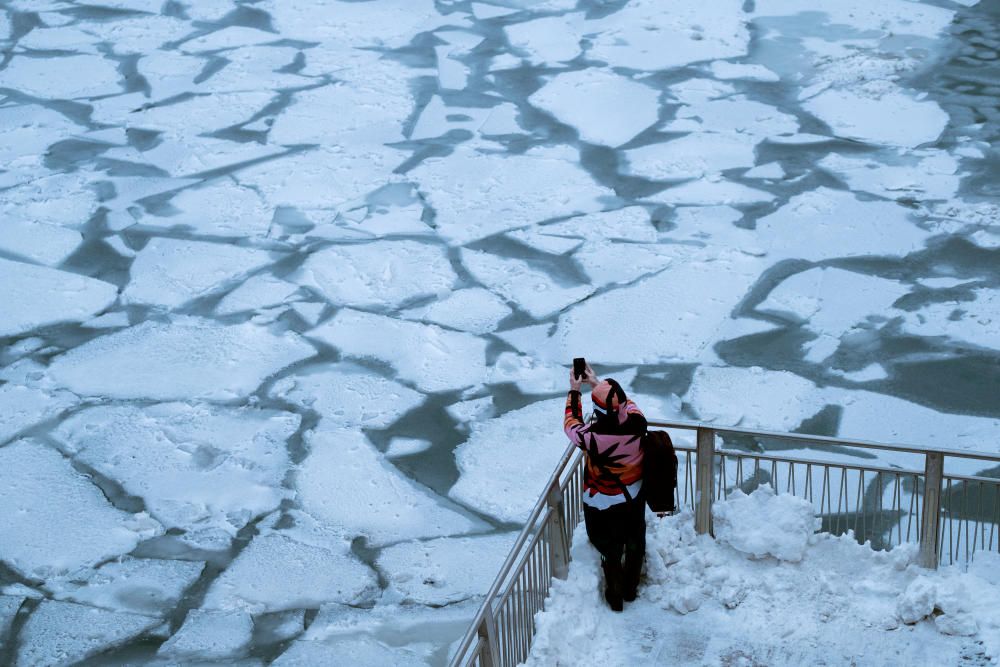 Imatges de la ciutat de Chicago, afectada pel vòrtex polar